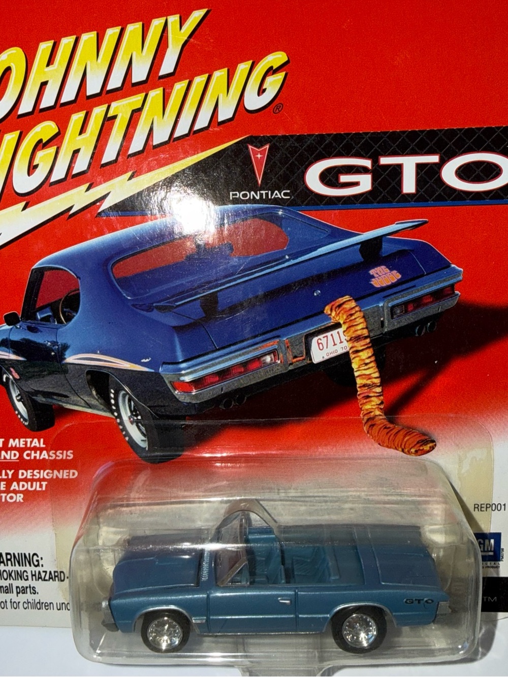 Johnny Lightning 1965 Pontiac GTO Blue Convertible Diecast Car